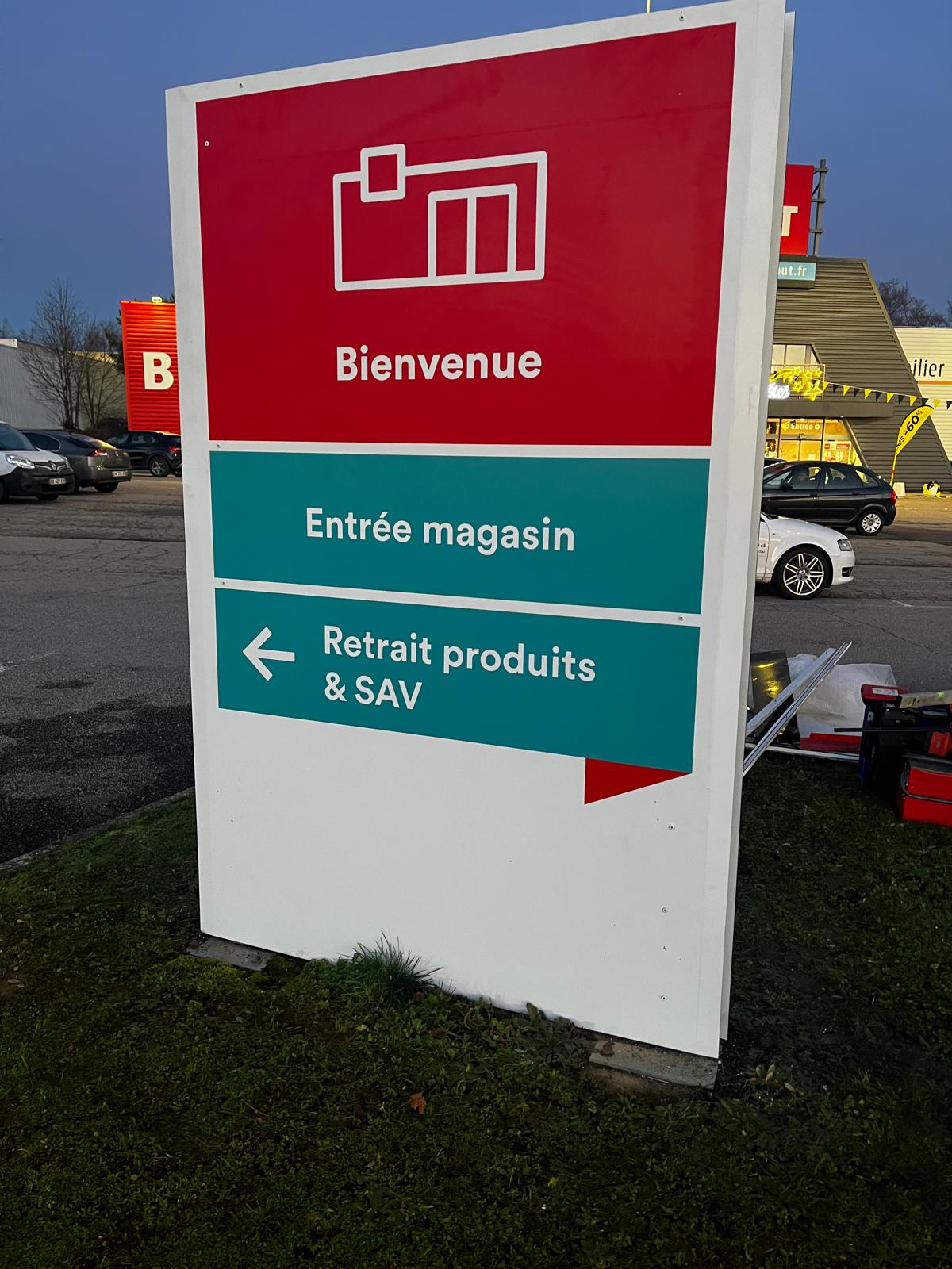 Totem grande enseigne